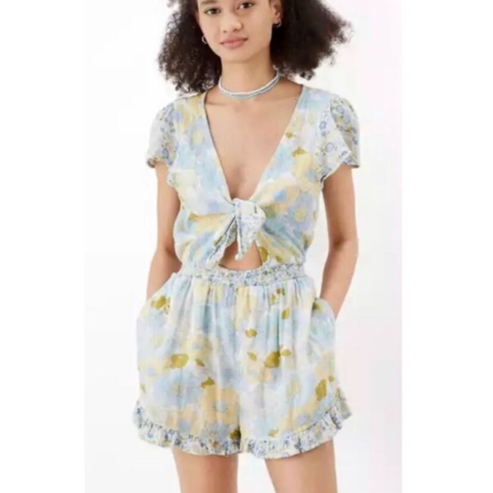 American Eagle Floral Tie Front Romper in Yellow and Blue